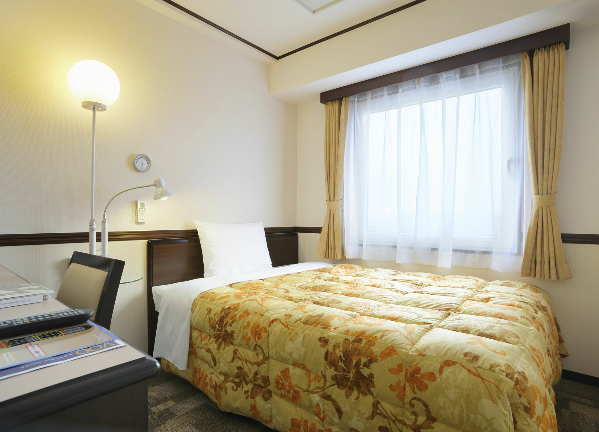 Toyoko Inn Kobe Sannomiya-Eki Higashi Exterior foto