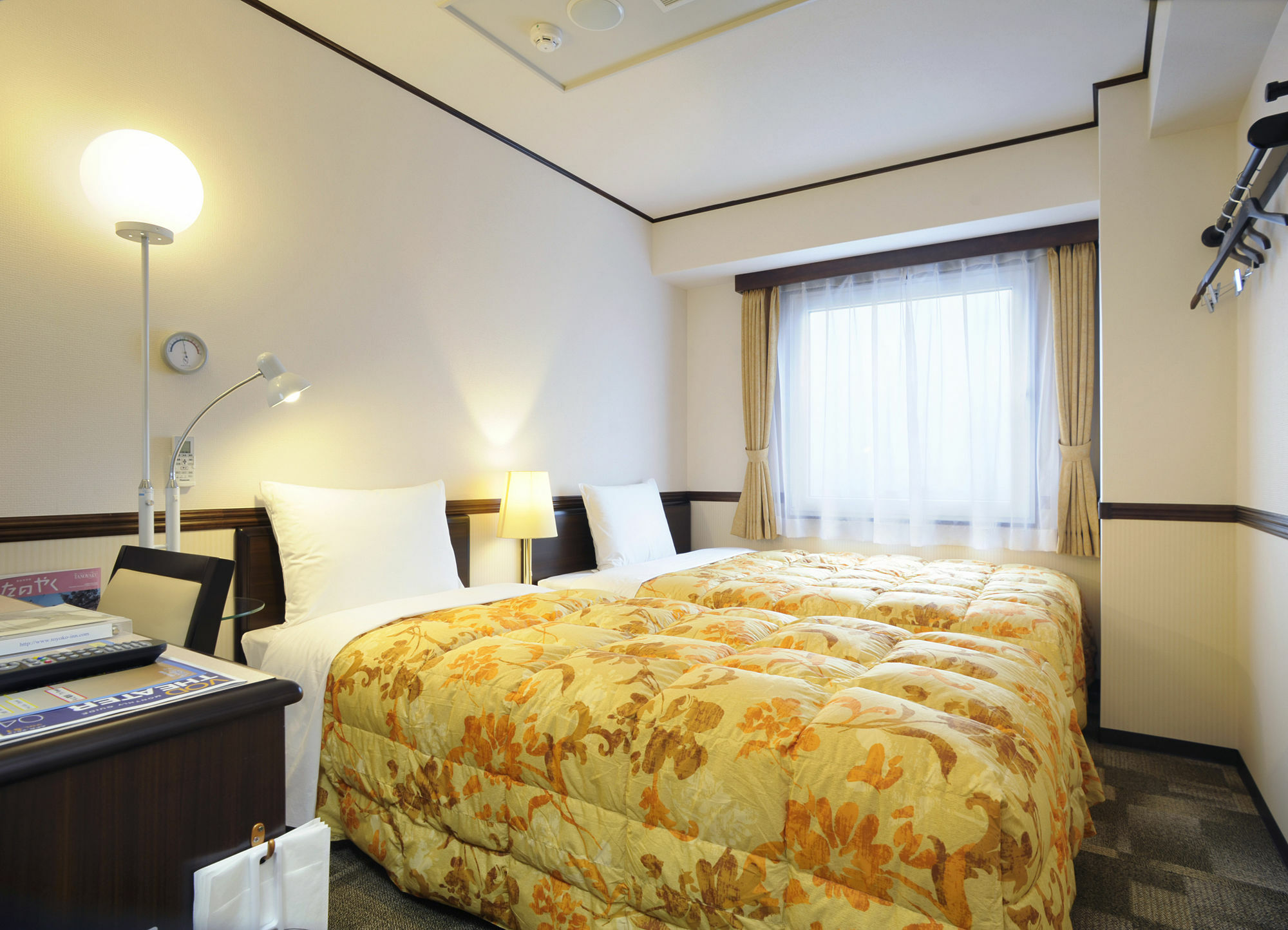 Toyoko Inn Kobe Sannomiya-Eki Higashi Exterior foto